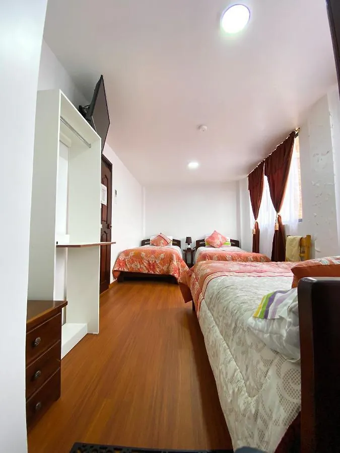Hostal La Terraza - Roof Terrace Overlooking The North And Historic Centre Quito
