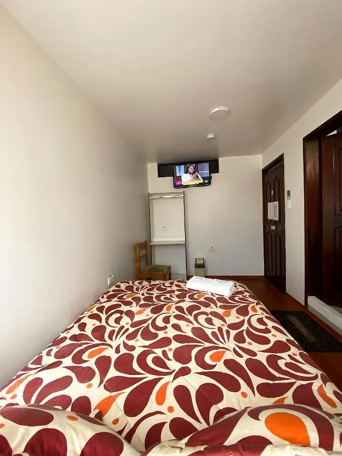 Hostal La Terraza - Roof Terrace Overlooking The North And Historic Centre Quito