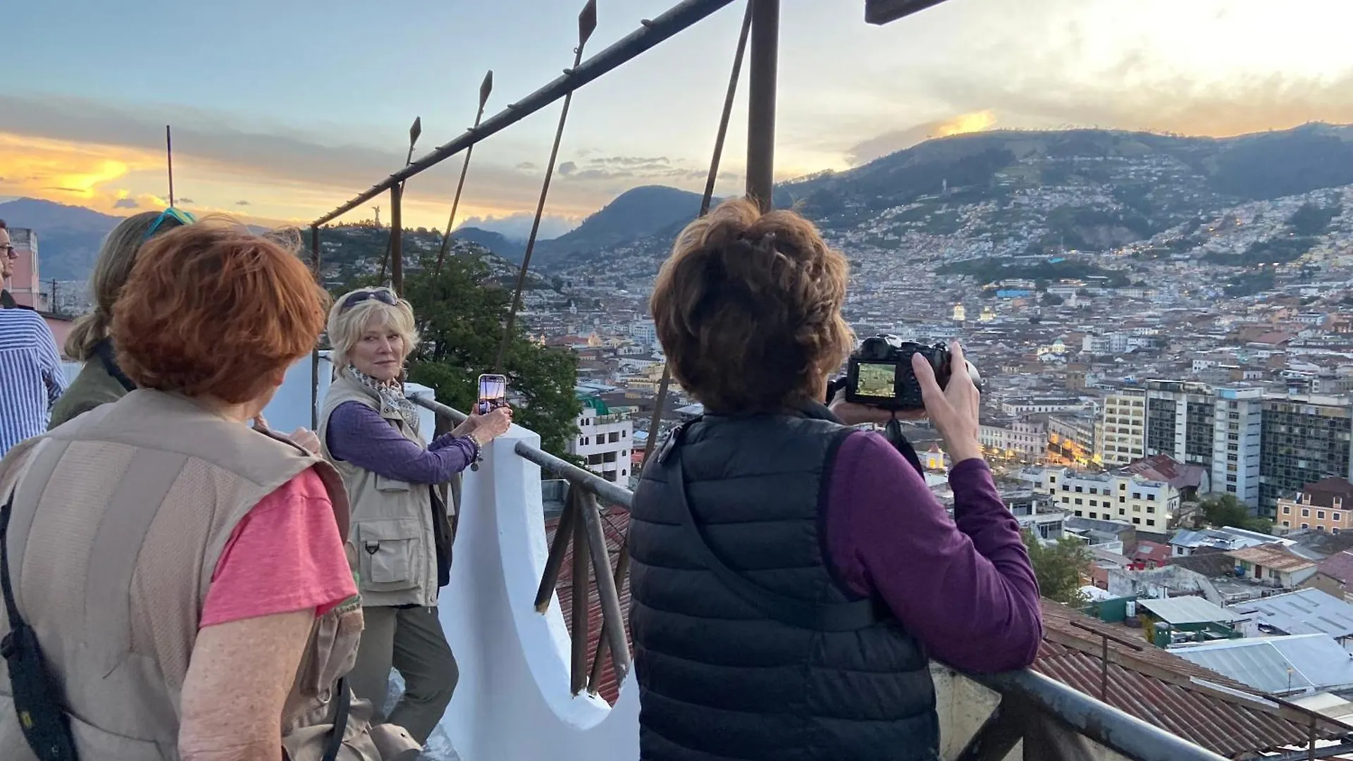 Guest house Hostal La Terraza - Roof Terrace Overlooking The North And Historic Centre Quito