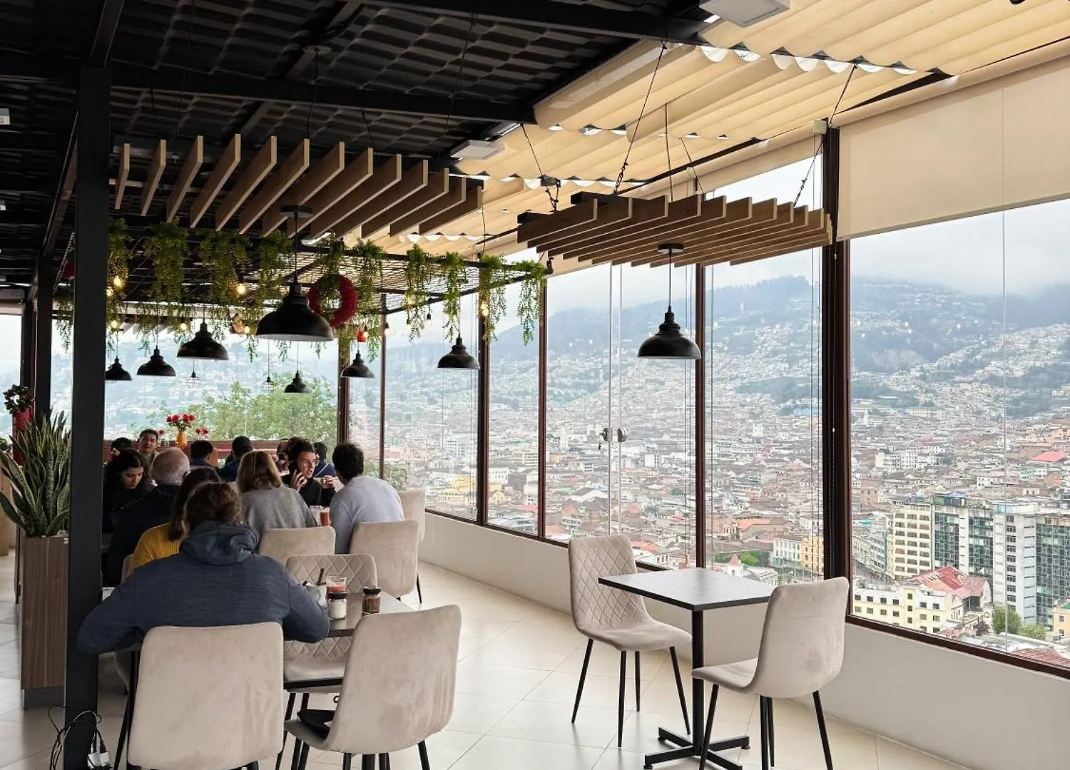 Hostal La Terraza - Roof Terrace Overlooking The North And Historic Centre Quito Guest house